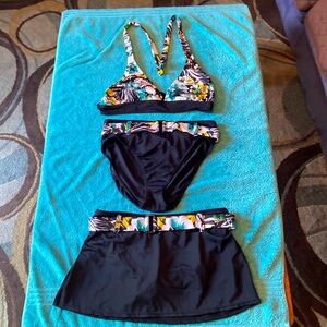 Newport News 3 piece swimsuit. Bottoms are size 14, top size 16. Black floral.